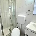 ホームステイ Solmar House